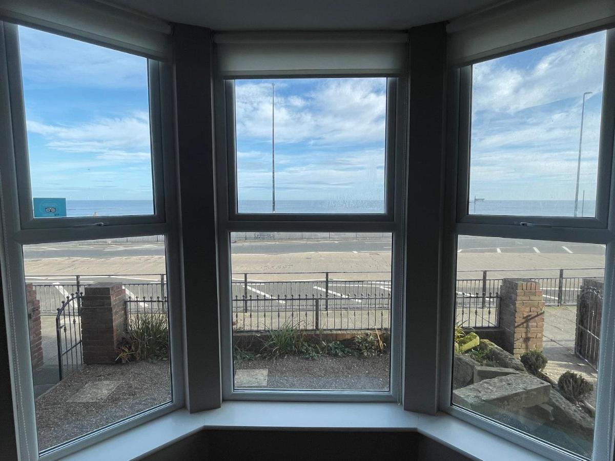 The Beach Front Apartment, Amazing Frontline Sea Views 泰恩茅斯 外观 照片