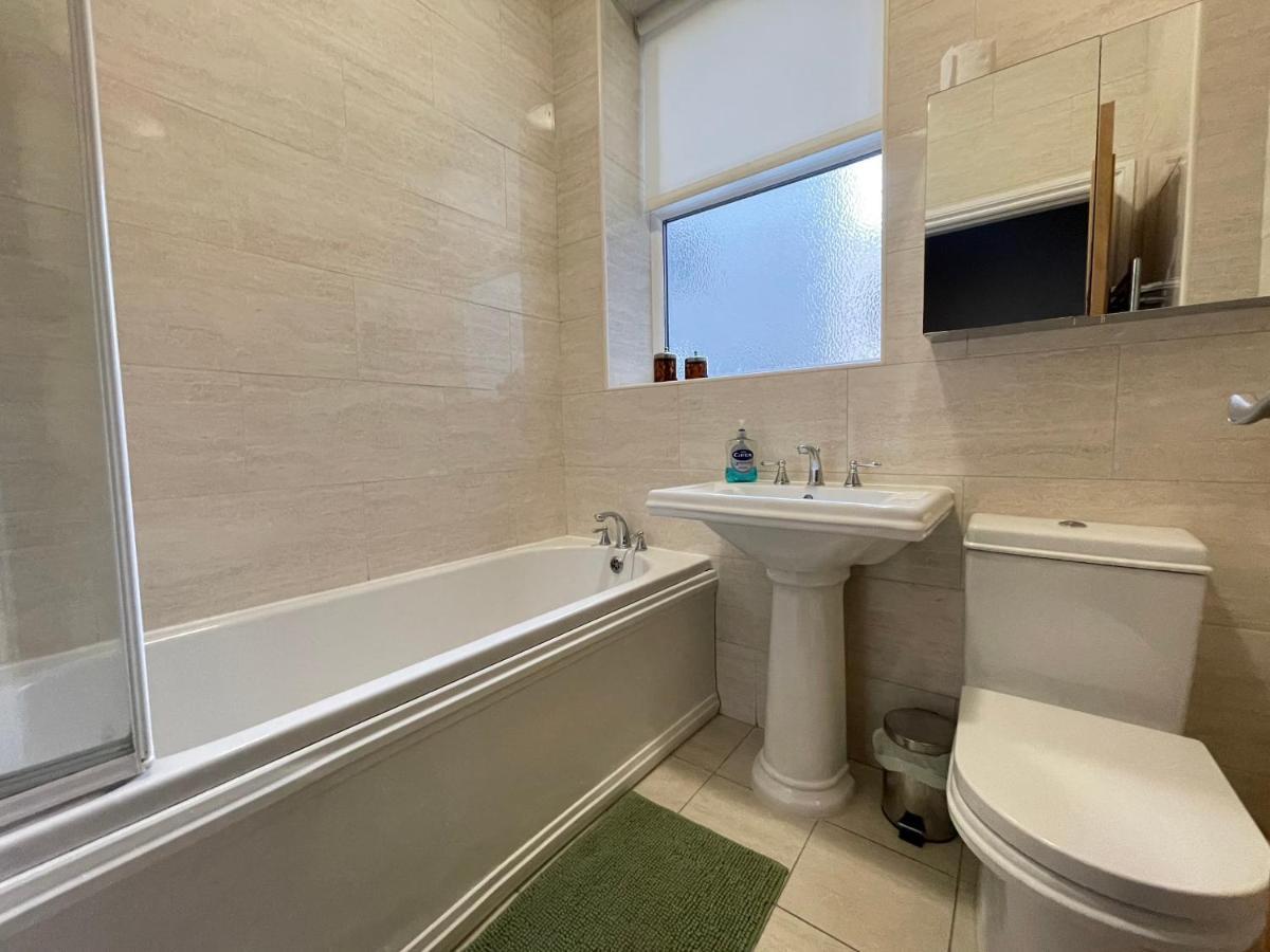 The Beach Front Apartment, Amazing Frontline Sea Views 泰恩茅斯 外观 照片